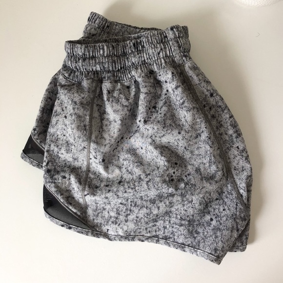 lululemon athletica Pants - Lululemon Hotty Hot Shorts Size 6